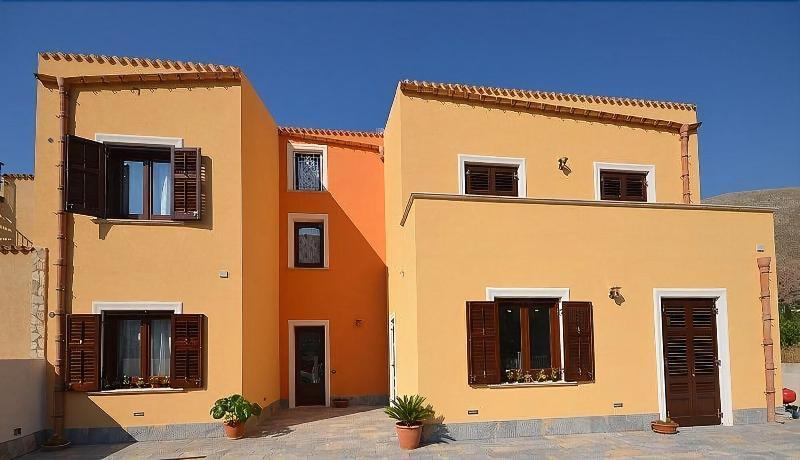Baia Santa Margherita B&B Кастеллуццо Экстерьер фото