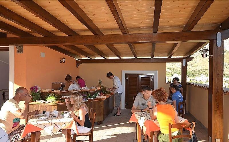 Baia Santa Margherita B&B Кастеллуццо Экстерьер фото