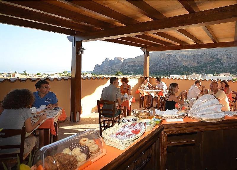 Baia Santa Margherita B&B Кастеллуццо Экстерьер фото