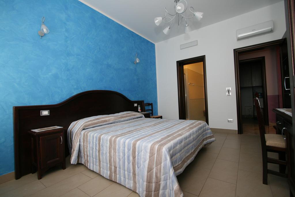 Baia Santa Margherita B&B Кастеллуццо Номер фото