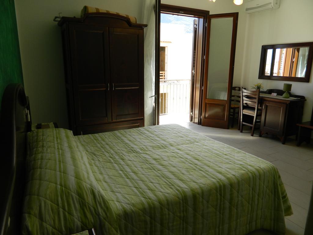 Baia Santa Margherita B&B Кастеллуццо Номер фото