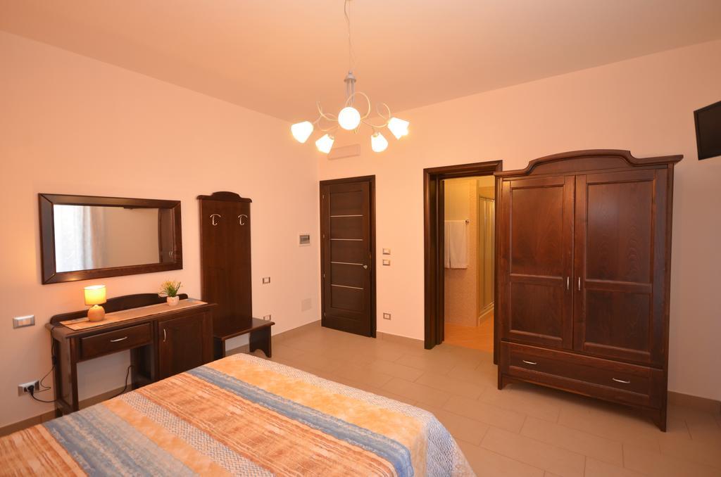 Baia Santa Margherita B&B Кастеллуццо Номер фото
