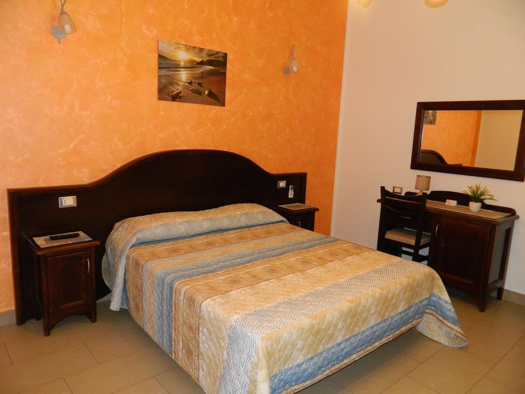 Baia Santa Margherita B&B Кастеллуццо Номер фото