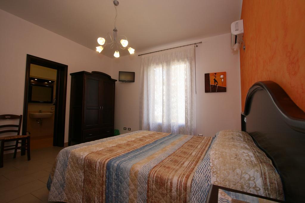 Baia Santa Margherita B&B Кастеллуццо Номер фото